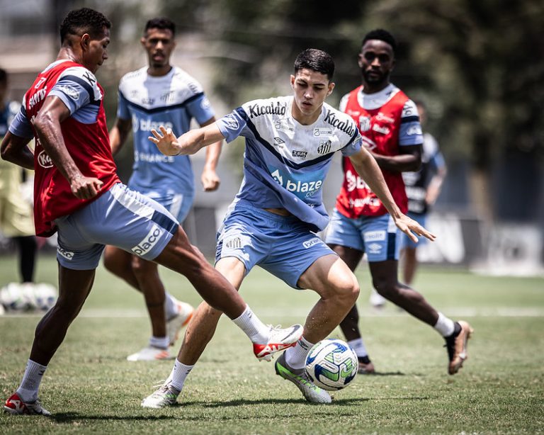 Santos Anuncia Perman Ncia Do Zagueiro Jair Para