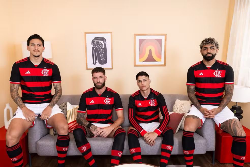 Vazaram Imagens Dos Poss Veis Segundo E Terceiro Uniformes Do Flamengo