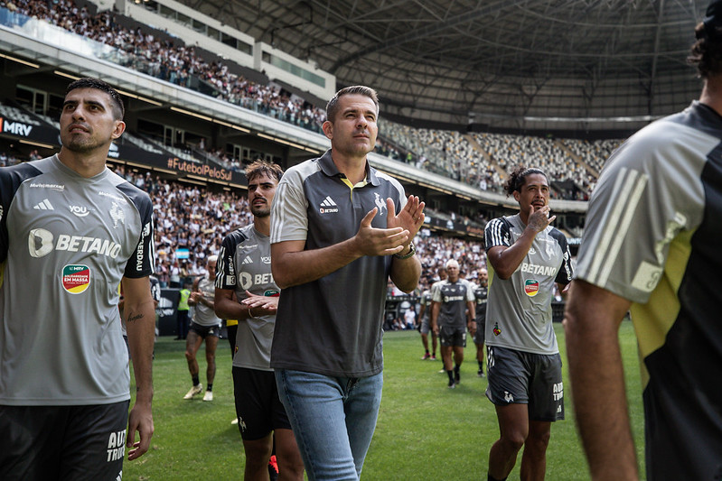 Diretor De Futebol Do Atl Tico Victor Revela Detalhes De Sa Da Do