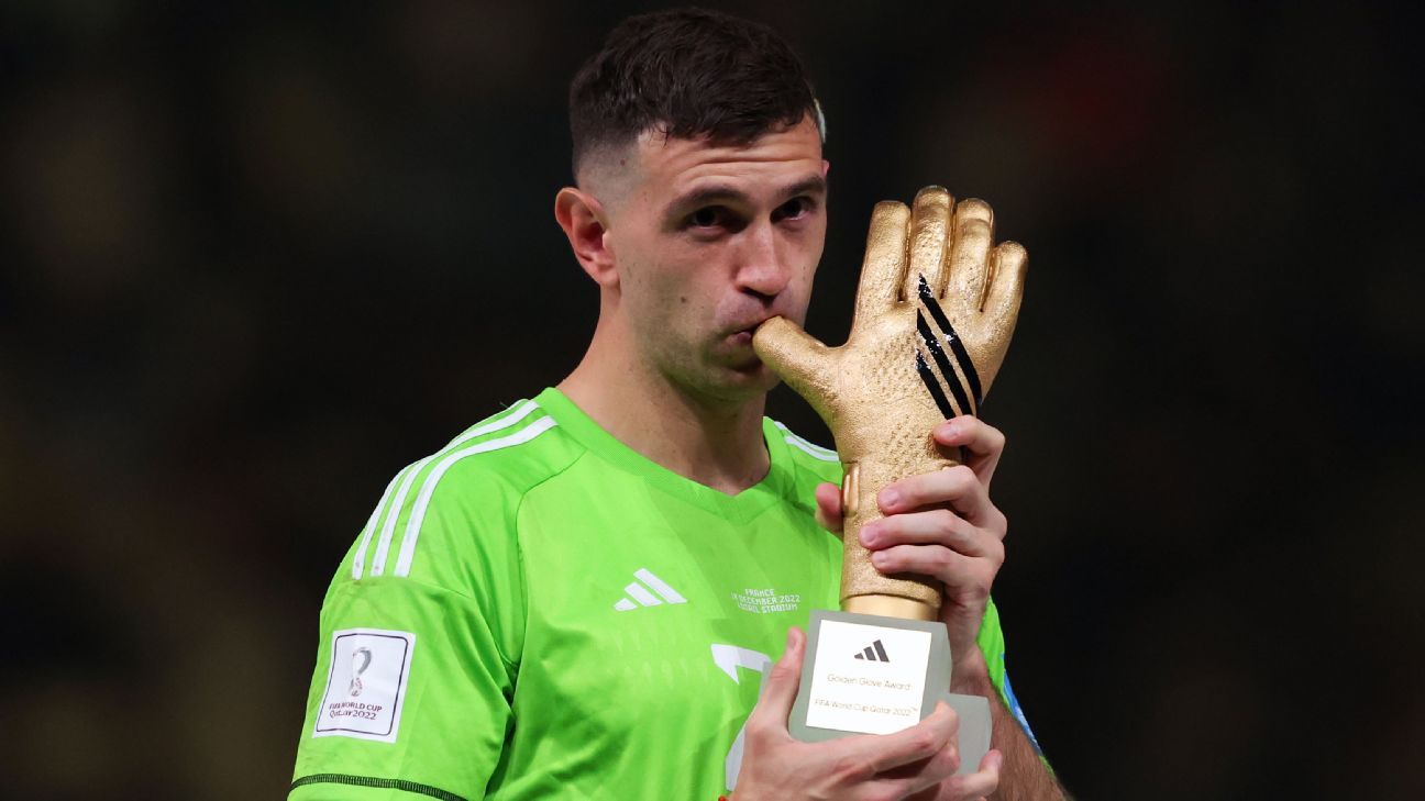 Courtois, Martínez e Bono são finalistas do prêmio da Fifa de melhor goleiro