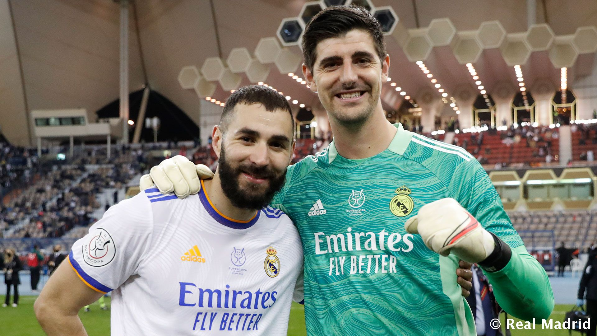 Real Madrid divulga a lista dos jogadores que participarão do Mundial da  FIFA com 6 desfalques: Courtois, Lucas Vázquez, Militão, Mendy, Hazard,  Benzema : r/futebol