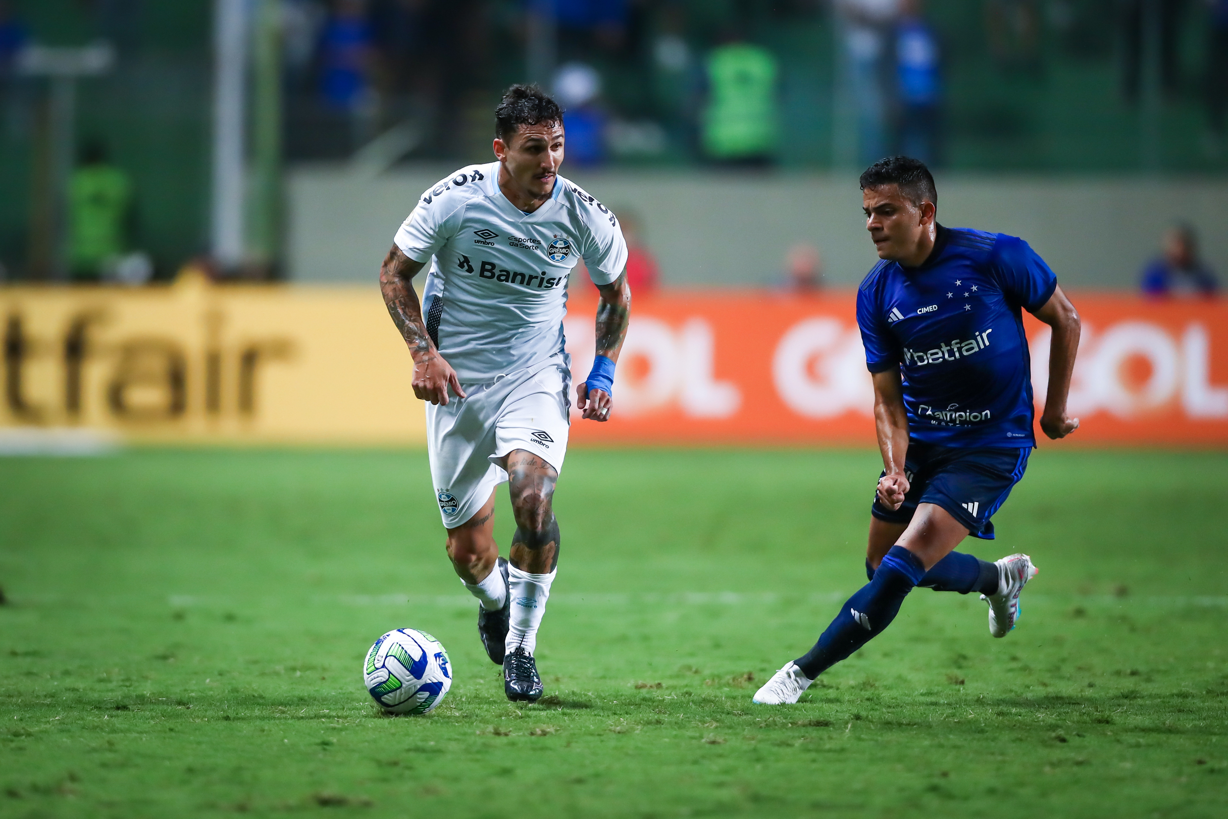 Cruzeiro sofre sua pior derrota no Brasileirão frente ao Grêmio; confira as  notas