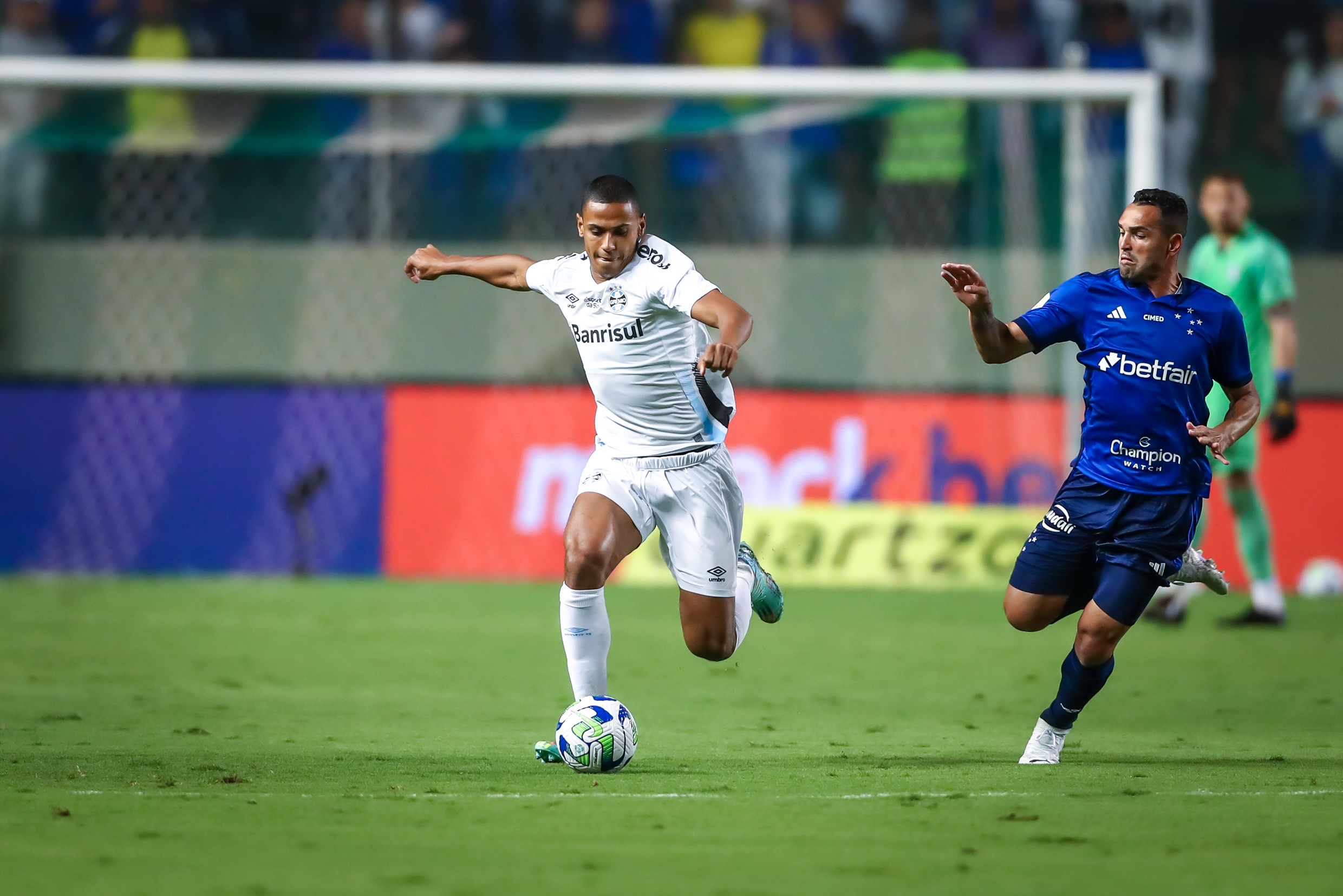 Cruzeiro sofre sua pior derrota no Brasileirão frente ao Grêmio; confira as  notas