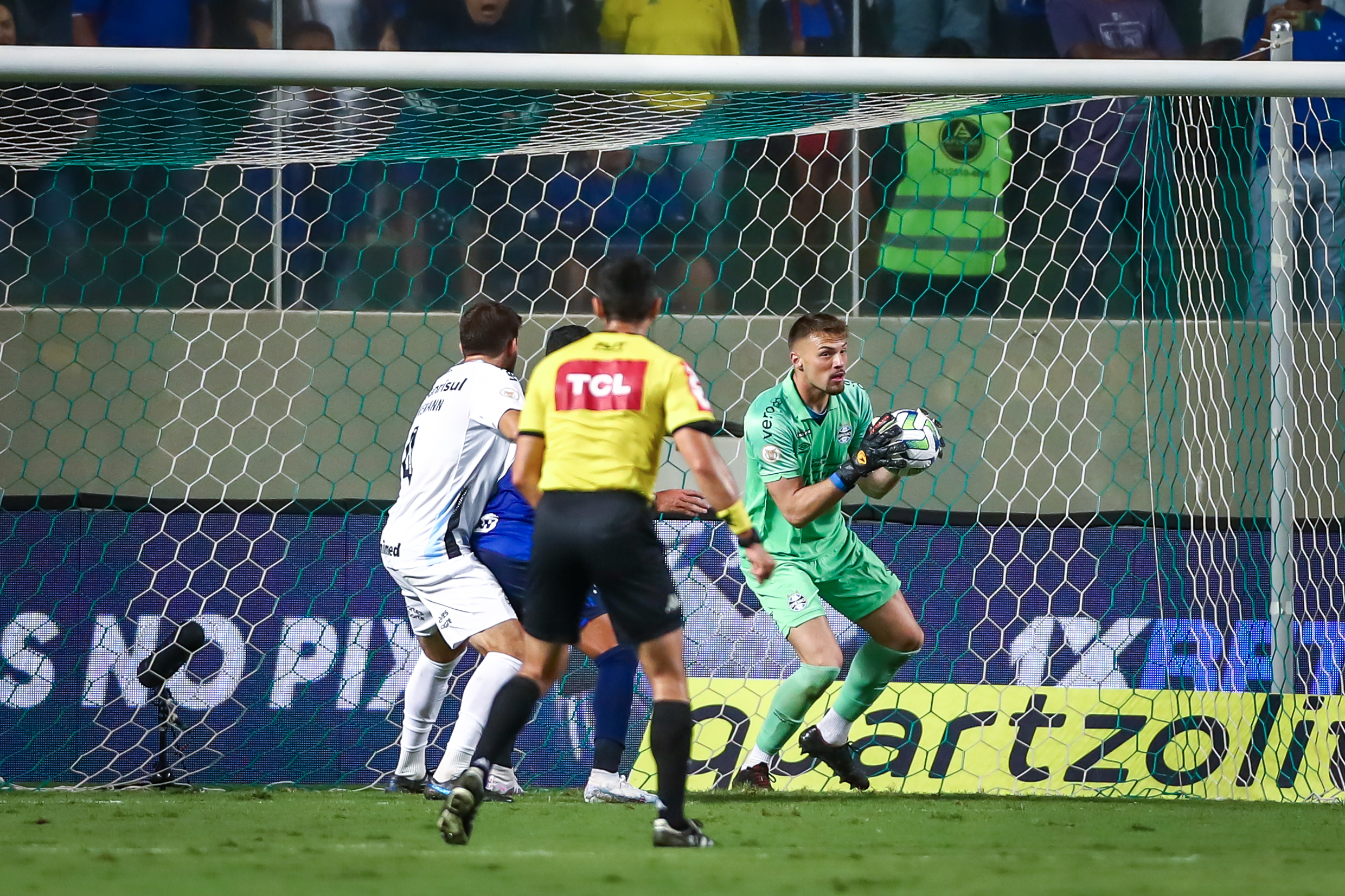 Cruzeiro sofre sua pior derrota no Brasileirão frente ao Grêmio; confira as  notas