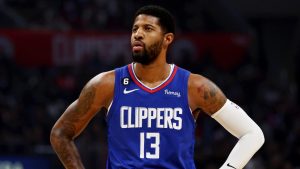 Paul George é listado como desfalque para partida contra Suns.