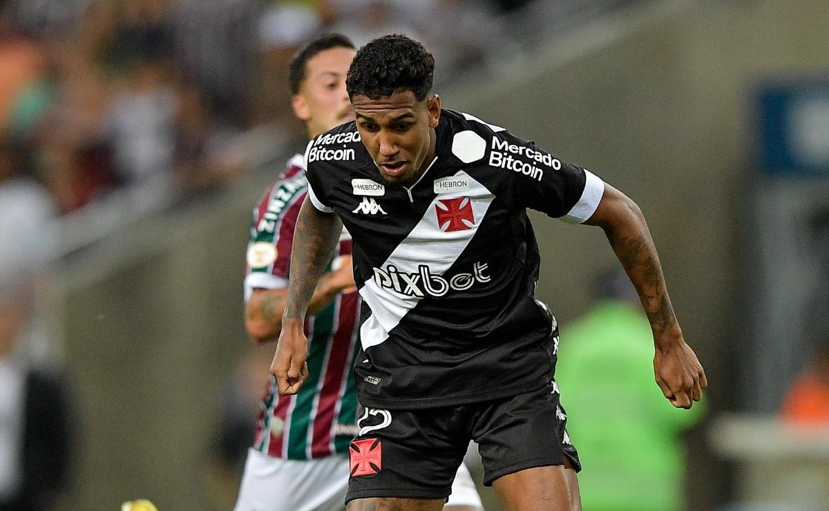 O Vasco pode antecipar o retorno de Rwan Seco ao Santos, devido o crescimento do atacante Rayan, das categorias de base do clube carioca.