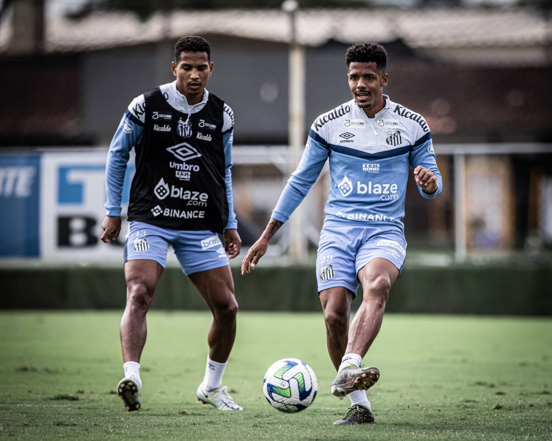 O técnico Odair Hellmann deve fazer mudanças para enfrentar o Internacional.