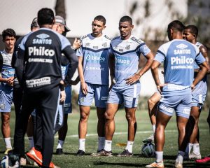 Paulo Turra muda o time para enfrentar o Athletico/PR