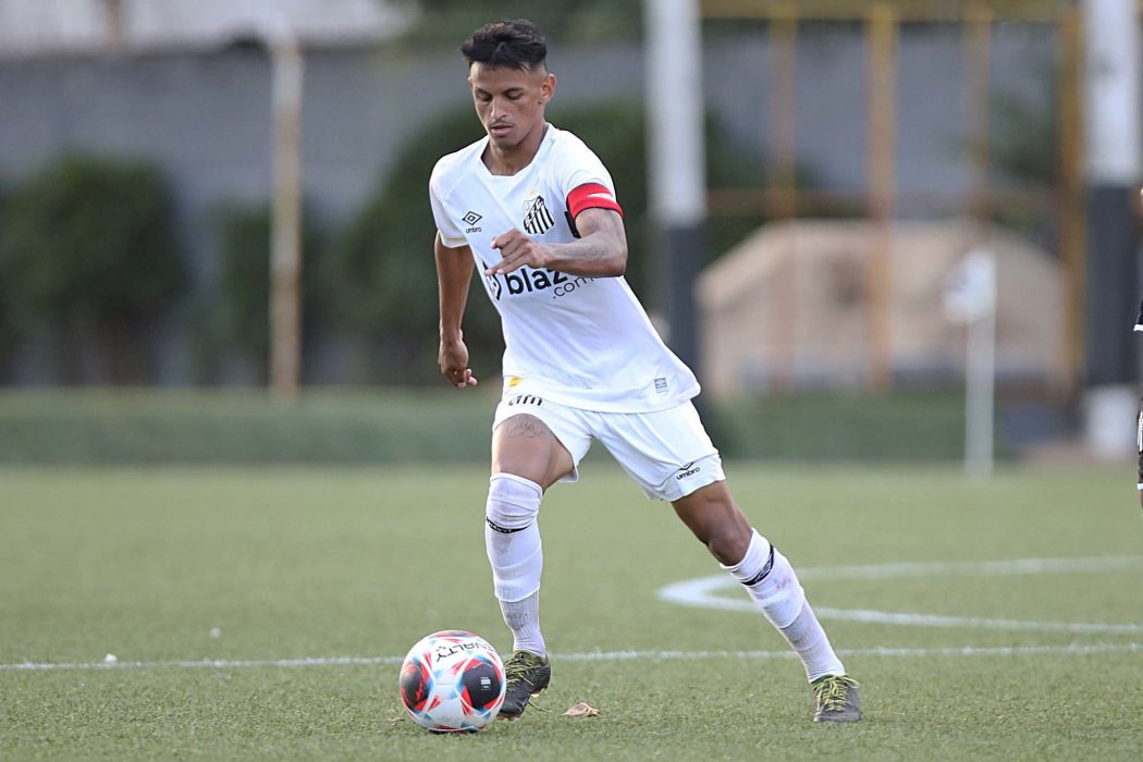Santos negocia renovação de contrato com Wesley Patati
