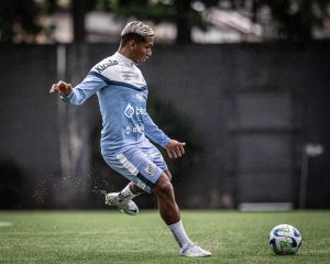 Aguirre pode promover a estreia de Alfredo Morelos, no ataque do Santos.